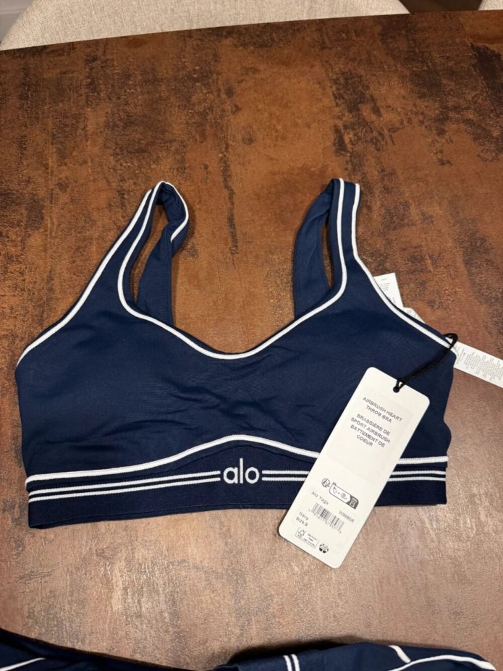 Alo Yoga Airbrush Heart Throb Sports Set Navy S - Picture 4 of 10